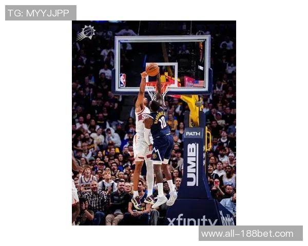 布克半场表现平平仅得8分2板5助球队状态堪忧需加强进攻效率