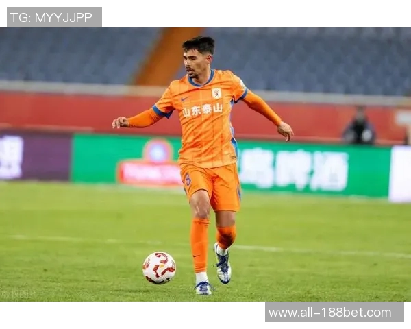 马德鲁加重返巴西踢野球并向市长赠送泰山球衣传递友谊与热情